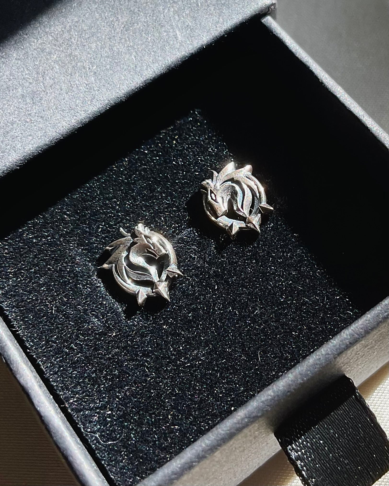 Wriothesley Silver Stud Earrings - Meowmeowgirl's Market